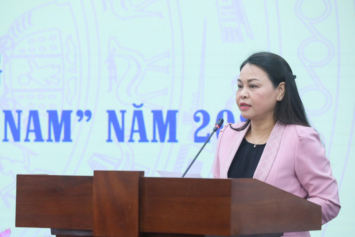 Phó Chủ tịch - Tổng Thư ký UBTƯ MTTQ Việt Nam Nguyễn Thị Thu Hà phát biểu khai mạc Hội nghị.