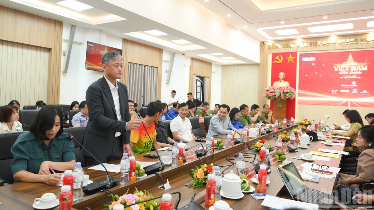 Ông Noh Seung Woo, Giám đốc Truyền thông Samsung Việt Nam phát biểu tại buổi họp báo. (Ảnh: THẾ ĐẠI) ndo_br_hop-bao-cung-vn-tien-buoc-0029-6838.jpg