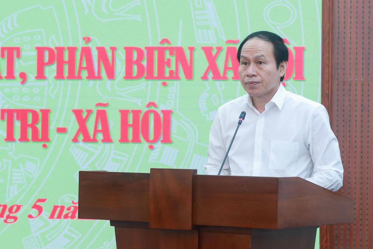 Phó Chủ tịch - Tổng Thư ký Lê Tiến Châu phát biểu đề dẫn hội thảo.