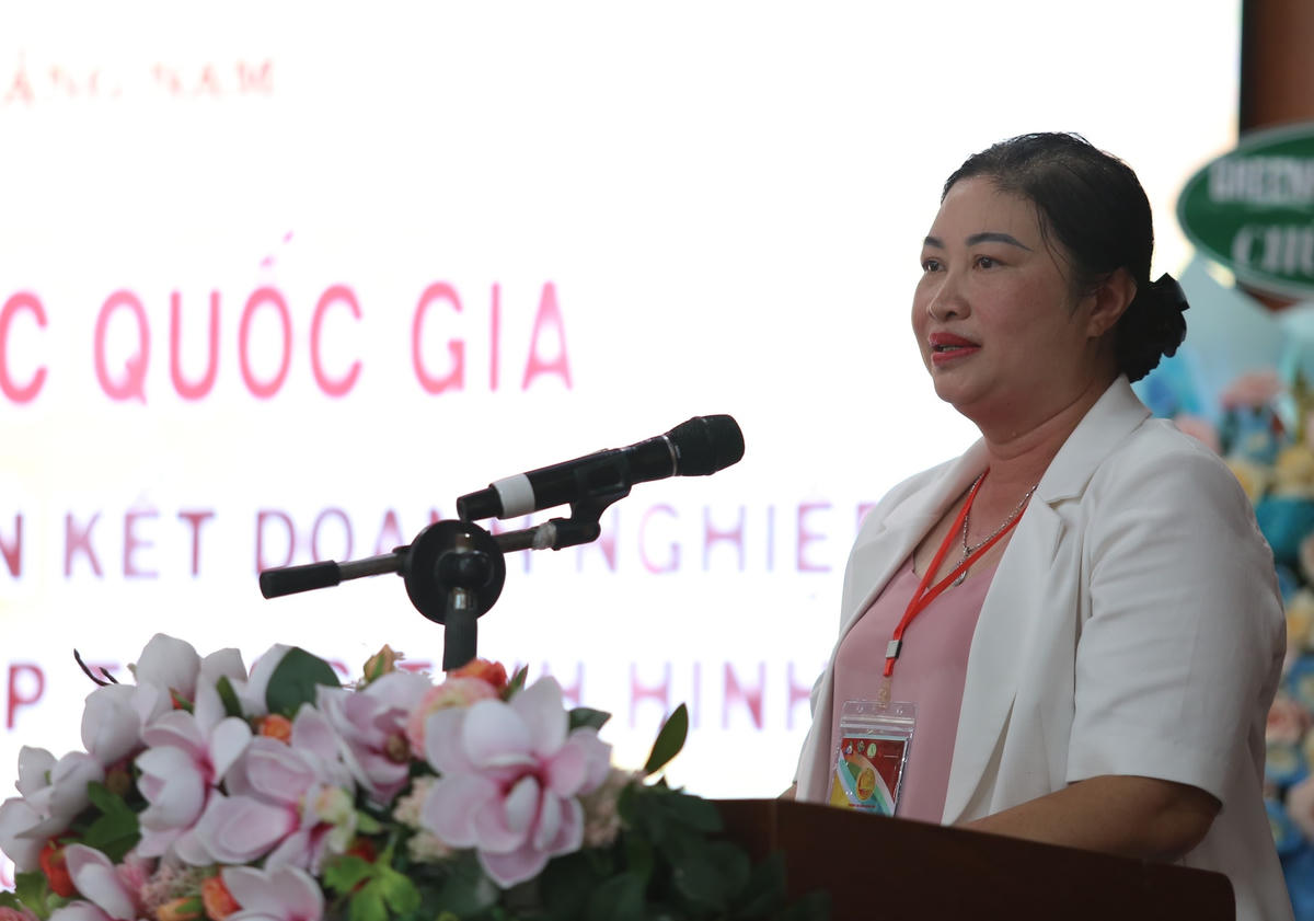 PGS. TS Vũ Thị Phương Anh, Hiệu trưởng Trường CĐ Quảng Nam phát biểu Hội thảo.