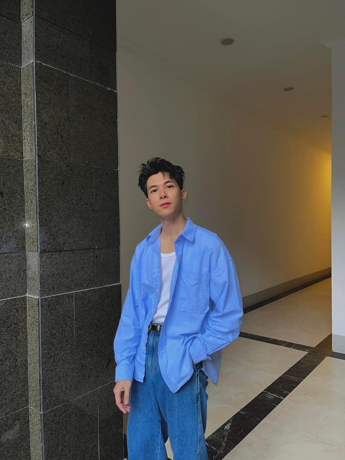 Anh Tú hoạt động với vai trò là ca sĩ, tuy không quá nổi tiếng nhưng gây chú ý nhờ vẻ điển trai. 