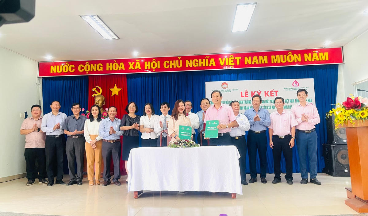 Hai đơn vị ký kết chương trình phối hợp.