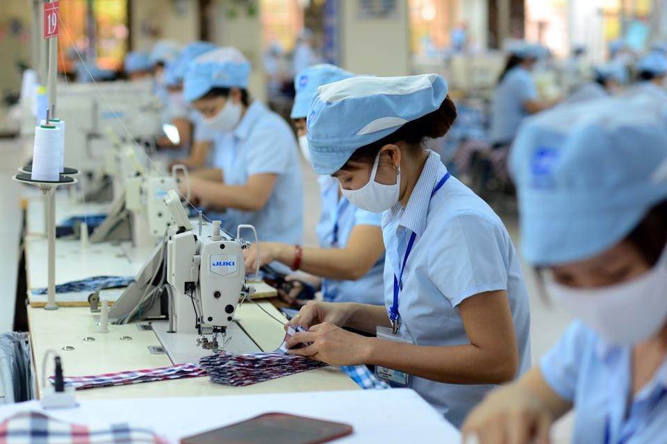 Xuất khẩu ngành dệt may trong những năm gần đây đạt hơn 40 tỷ USD/năm, chiếm 15% tổng kim ngạch cả nước. Ảnh: K.Kiên.  