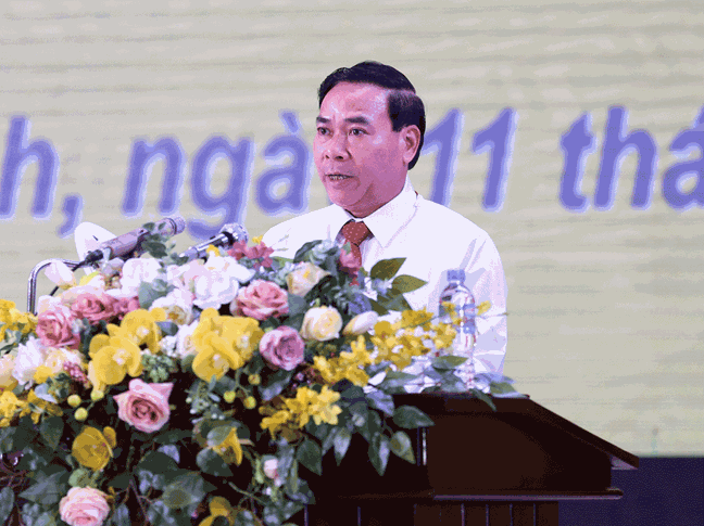 Ông Bùi Tiến Lực, Trưởng Ban Dân vận Tỉnh ủy, Chủ tịch Ủy ban MTTQ Việt Nam tỉnh phát động ủng hộ xây dựng Quỹ "Vì người nghèo” tỉnh năm 2022. 