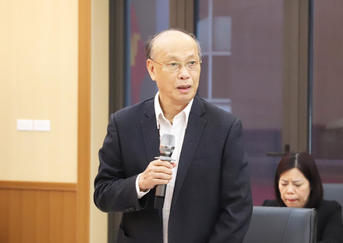 GS.TS Trần Ngọc Đường, Chủ nhiệm Hội đồng tư vấn về Dân chủ và Pháp luật UBTƯ MTTQ Việt Nam phát biểu.