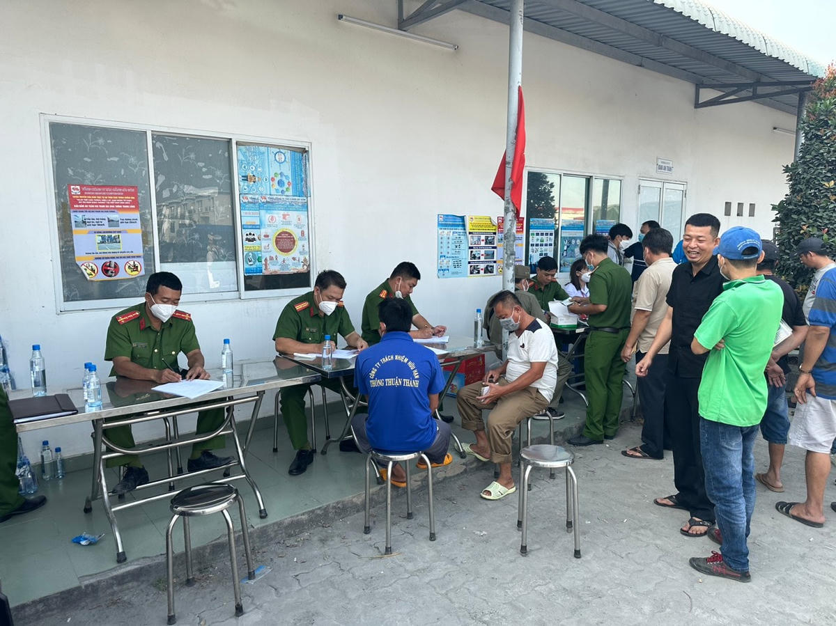 Quy trình kiểm tra ma túy đối với tài xế được thực hiện bằng biện pháp kiểm tra nước tiểu với thời gian khoảng 5-7 phút/tài xế.