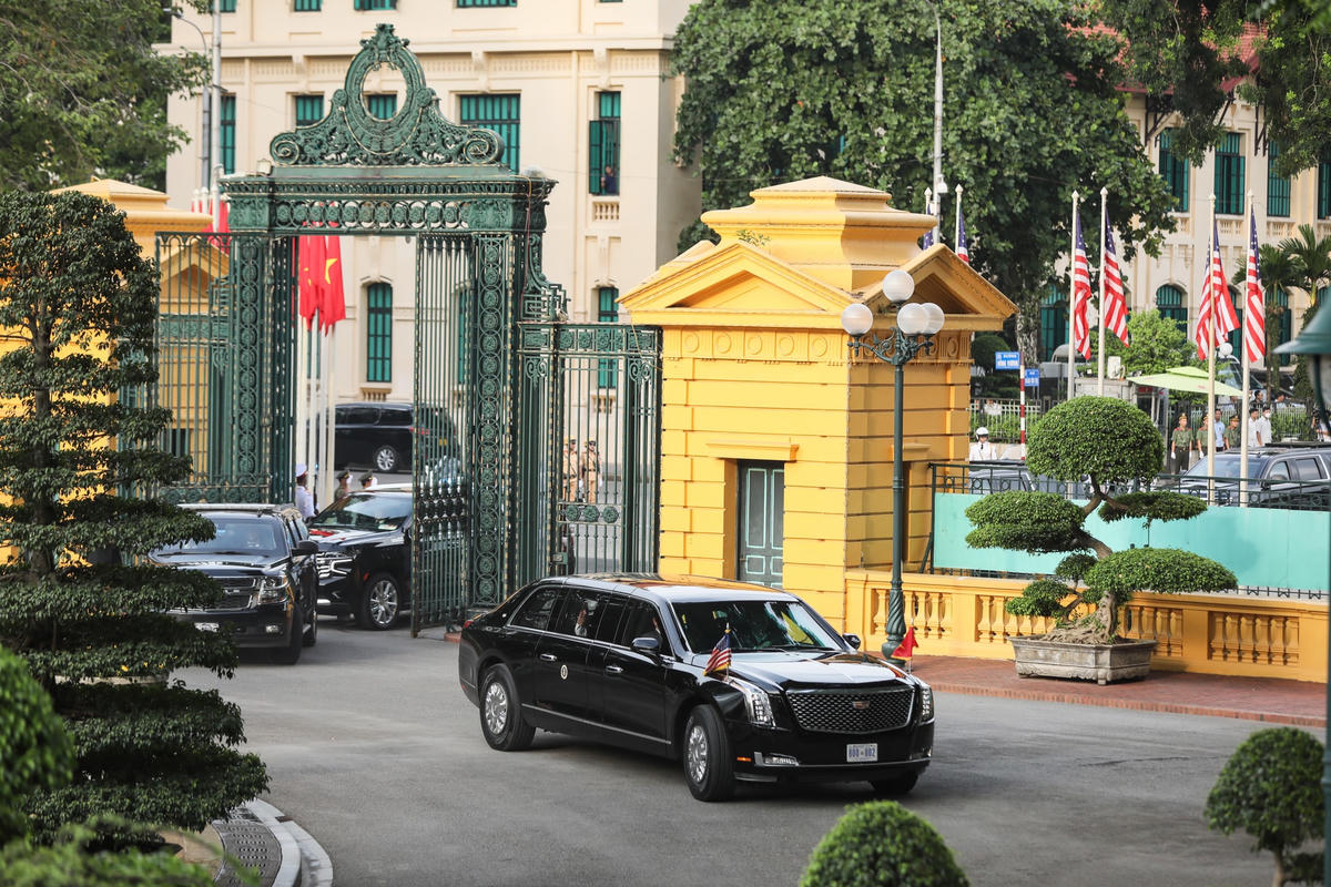 Chiếc xe đưa Tổng thống Hoa Kỳ Joe Biden lần đầu đến Việt Nam kể từ khi nhậm chức năm 2021 và cũng là lần đầu tiên một Tổng thống Mỹ thăm cấp Nhà nước theo lời mời của Tổng Bí thư Nguyễn Phú Trọng. 
