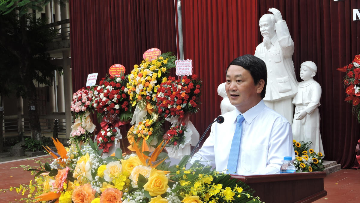 Ông Hầu A Lềnh, Bộ trưởng, Chủ nhiệm Ủy ban Dân tộc phát biểu tại Lễ khai giảng Trường phổ thông Vùng cao Việt Bắc.