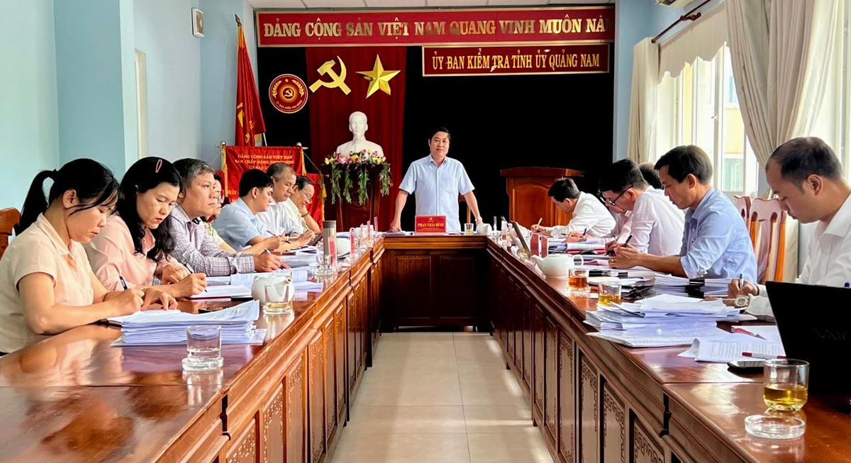 Ông Phan Thái Bình, Chủ nhiệm UBKT Tỉnh ủy Quảng Nam chủ trì Kỳ họp thứ 36.