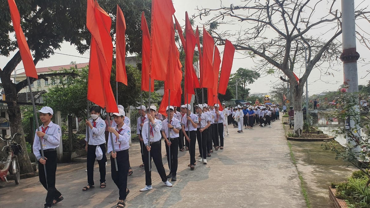 Các em học sinh ở địa phương tham gia ngày hội, qua đó hiểu hơn về lịch sử, truyền thống của quê hương Hải Hậu.