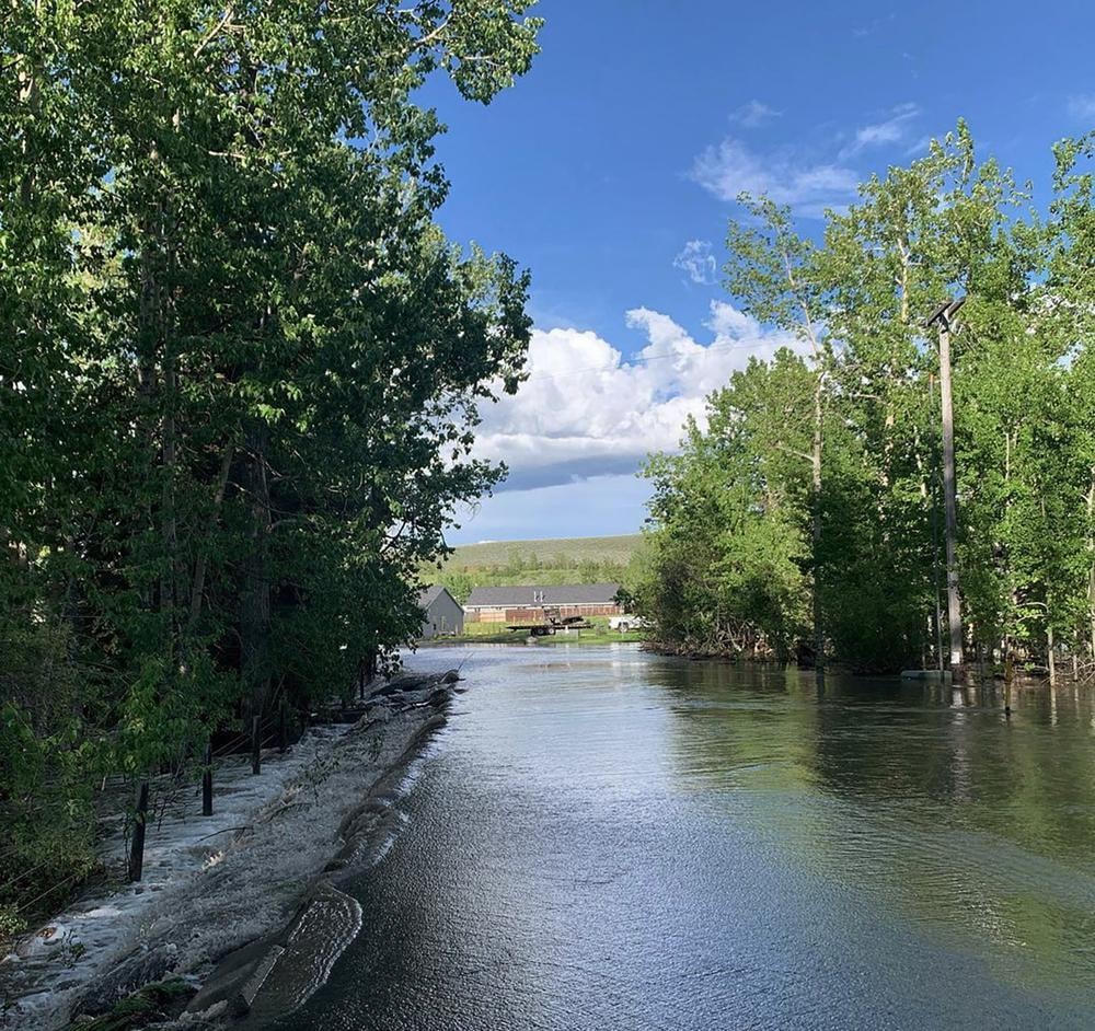 Lũ lụt tàn phá ở Red Lodge, Montana. Ảnh: AP.