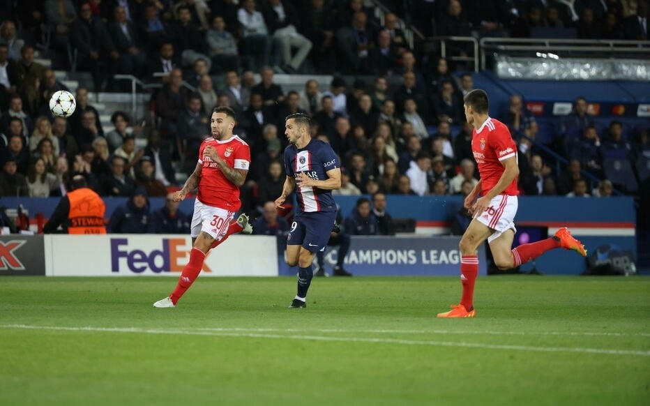 PSG lần thứ hai bị Benfica cầm hòa với tỷ số 1-1 ở vòng bảng Champions League (Ảnh: AP).