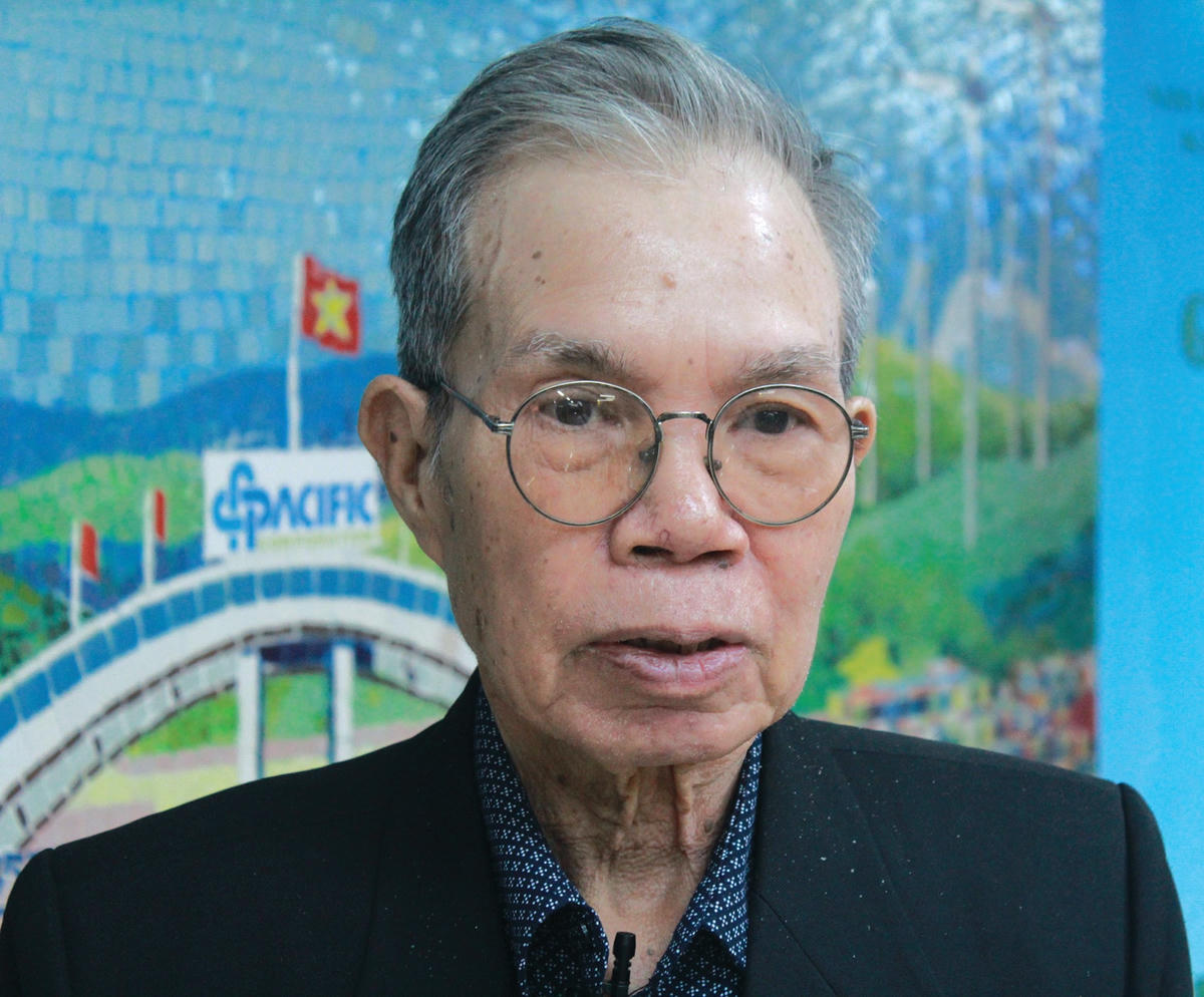 Nhà văn Ma Văn Kháng.  