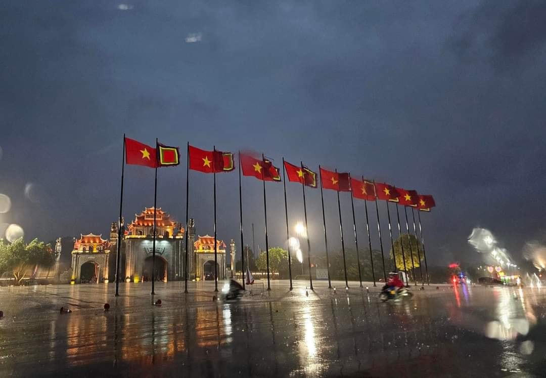 Bên trong Đền Hùng có bức phù điêu mang nhiều ý nghĩa lịch sử cũng như lời dạy cho người dân cả nước về đạo lý 