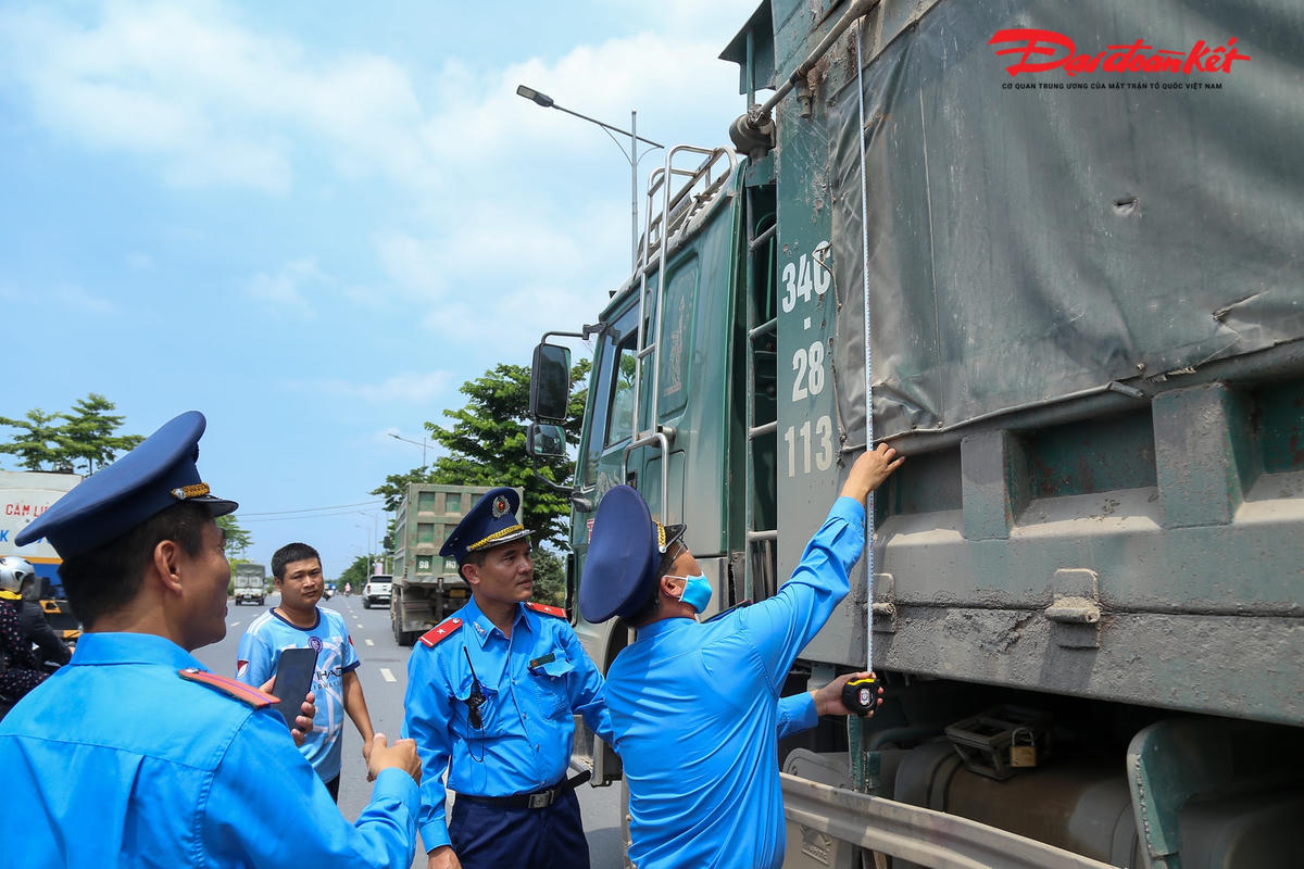 Những chiếc xe này đều cơi nới thành thùng khoảng 1 m.