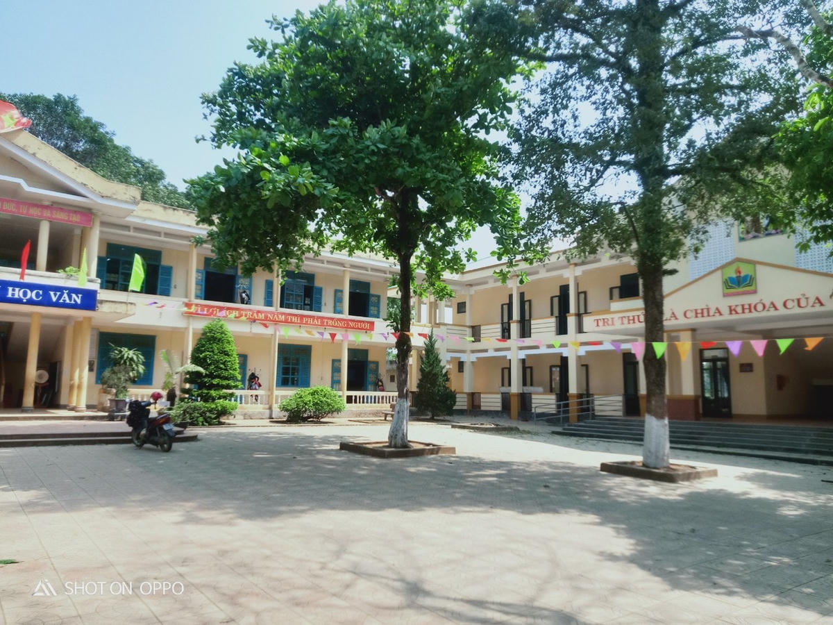 Kinh phí xây dựng trường được Agribank Chi nhánh Quảng Trị tài trợ 100% đã mang lại niềm phấn khởi cho giáo viên và học sinh Nhà trường.