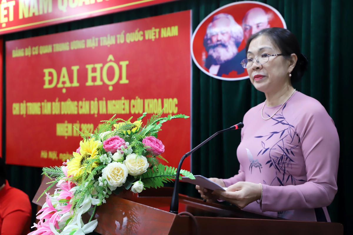 Phó Chủ tịch Trương Thị Ngọc Ánh phát biểu tại Đại hội.