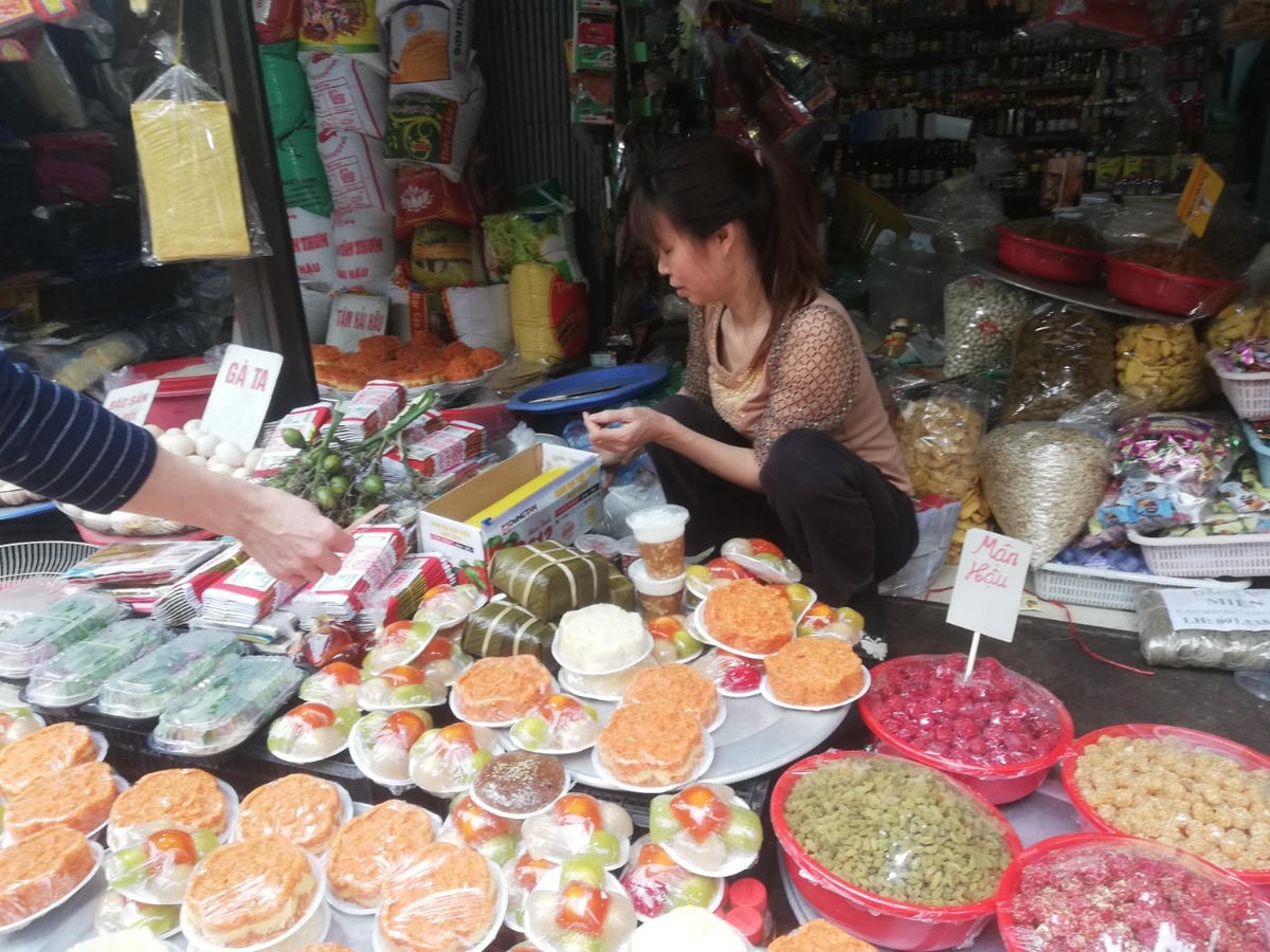 Đi chợ sớm chuẩn bị lễ ông Công ông Táo ngày 23 tháng Chạp
