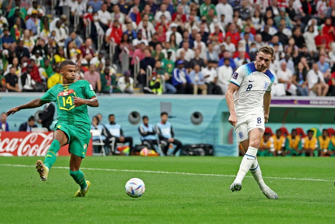 Jordan Henderson mở tỉ số cho tuyển Anh.