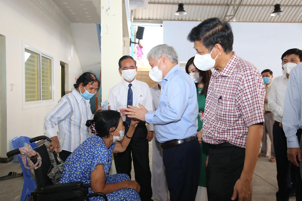 Bí thư Trung ương Đảng, Chủ tịch UBTƯ MTTQ Việt Nam Đỗ Văn Chiến gặp gỡ bà con kiều bào tại Tổng hội Khmer - Việt Nam tại Vương quốc Campuchia. Ảnh: Quang Vinh.