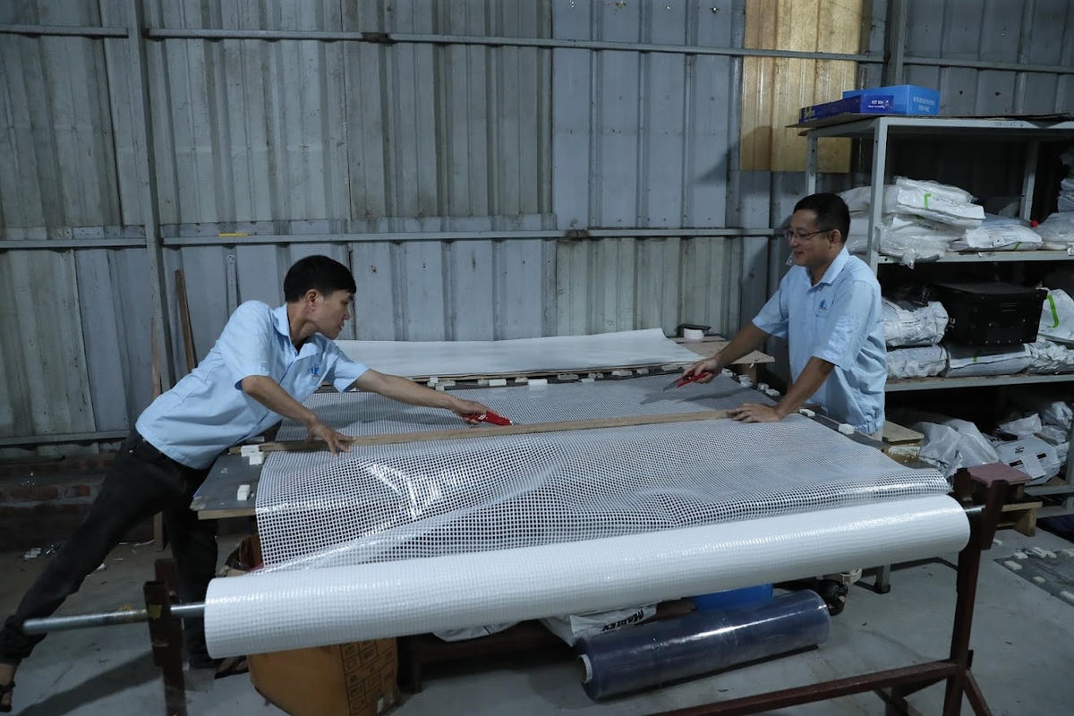 Doanh nghiệp nỗ lực thay đổi để phục hồi sản xuất. Ảnh: Quang Vinh.