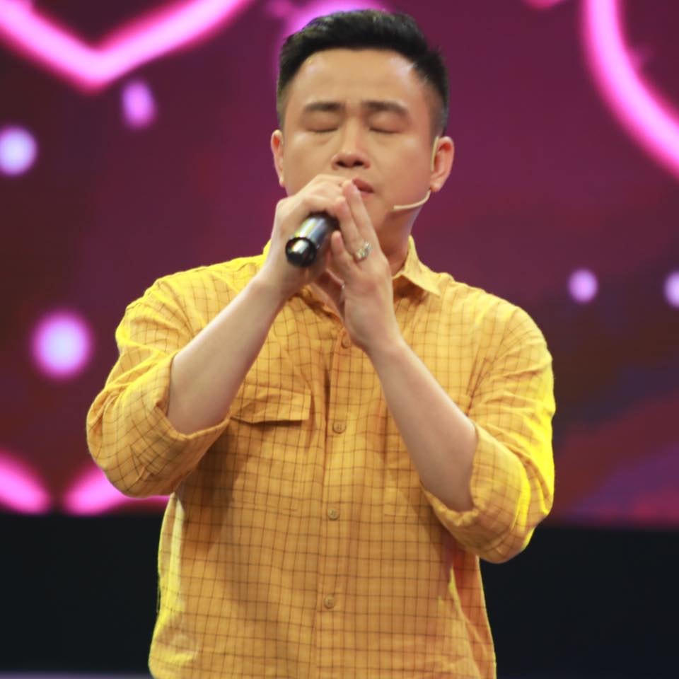 Anh được khán giả yêu mến nhờ lối diễn xuất tự nhiên, miếng hài duyên dáng.