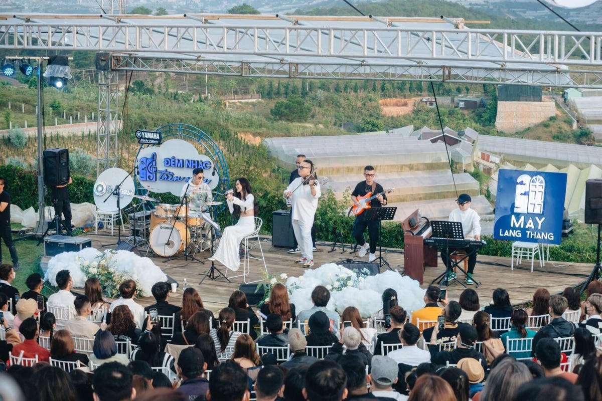 Show “Mây lang thang” nổi tiếng ở Đà Lạt.