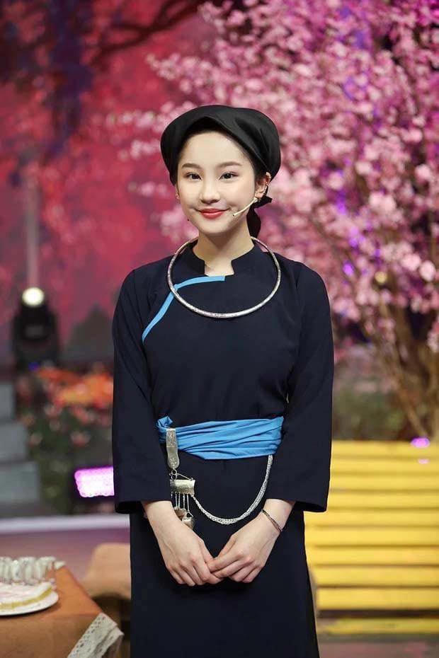 Mới đây, Thu Hà gây sốt khi tham gia chương trình “Tỏ Tình Hoàn Mỹ”. Cô chinh phục khán giả với vẻ đẹp ngây thơ, đáng yêu của mình. 