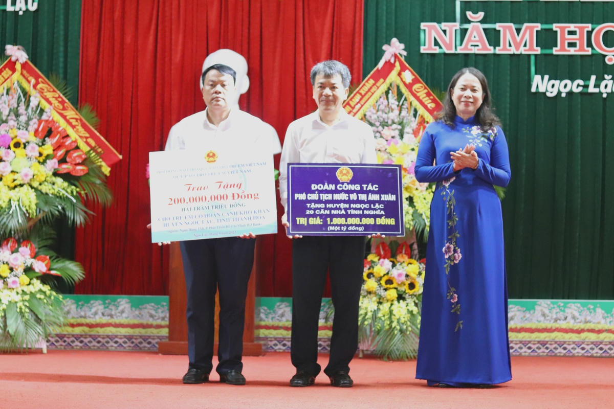 Phó Chủ tịch nước Võ Thị Ánh Xuân dự khai giảng tại ngôi trường miền núi xứ Thanh