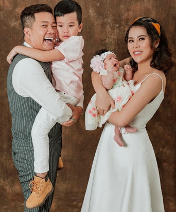 Sau khi ly hôn, hai con của Hoàng Mèo ở với mẹ là Đại Ngọc Trâm.