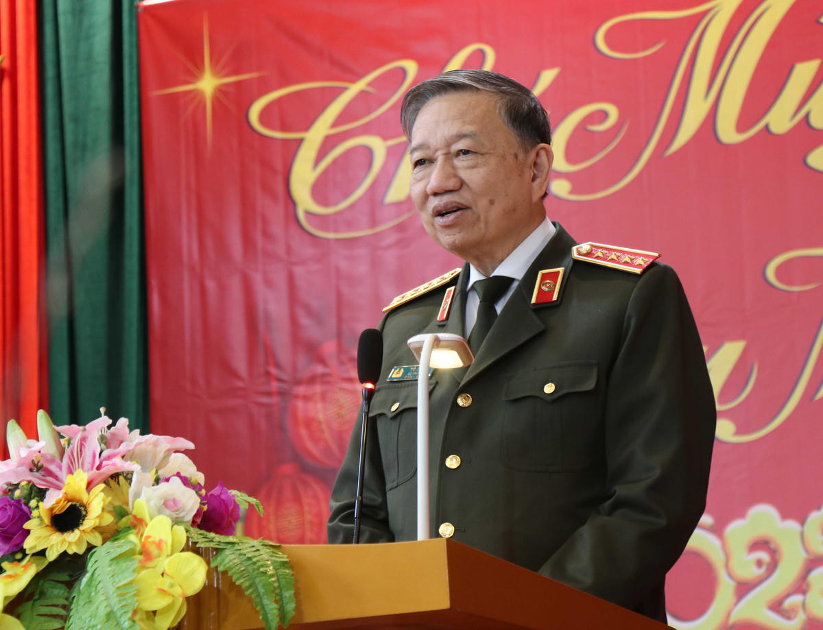 Bộ trưởng Bộ Công an Tô Lâm chúc Tết tập thể, cán bộ, công nhân viên và các thương binh, bệnh binh của Trung tâm điều dưỡng thương binh Thuận Thành, tỉnh Bắc Ninh,