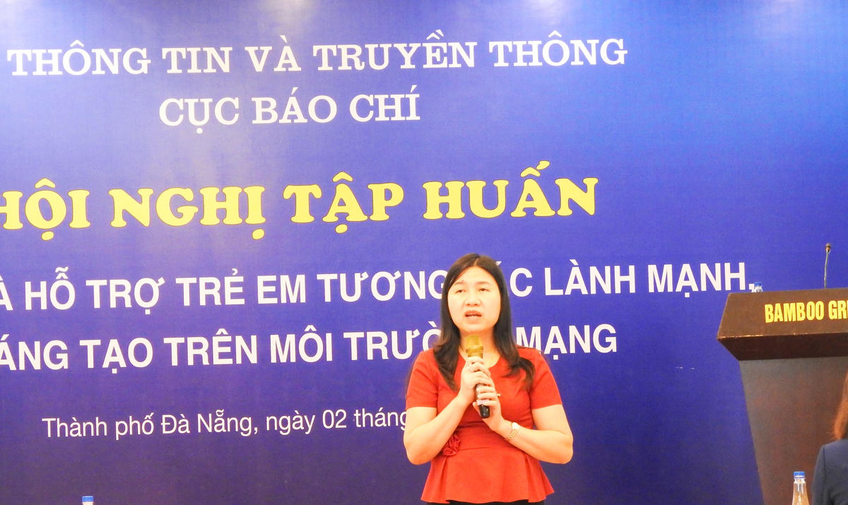Phó Cục trưởng Cục Trẻ em (Bộ Lao động - Thương binh và Xã hội) Nguyễn Thị Nga chia sẻ thông tin tại Hội nghị. Ảnh: Thanh Tùng.