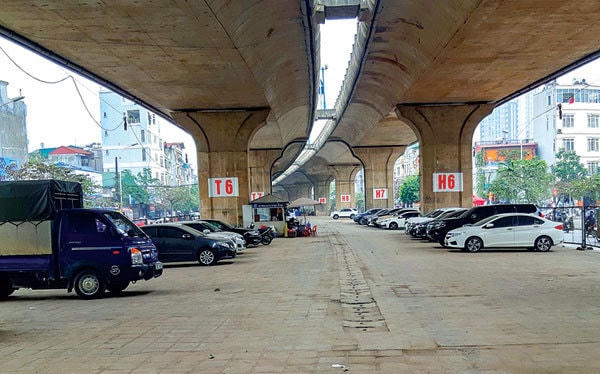 Theo quy định mới không được sử dụng gầm cầu đường bộ làm nơi ở, bãi đỗ xe và các dịch vụ kinh doanh khác. Ảnh minh họa.