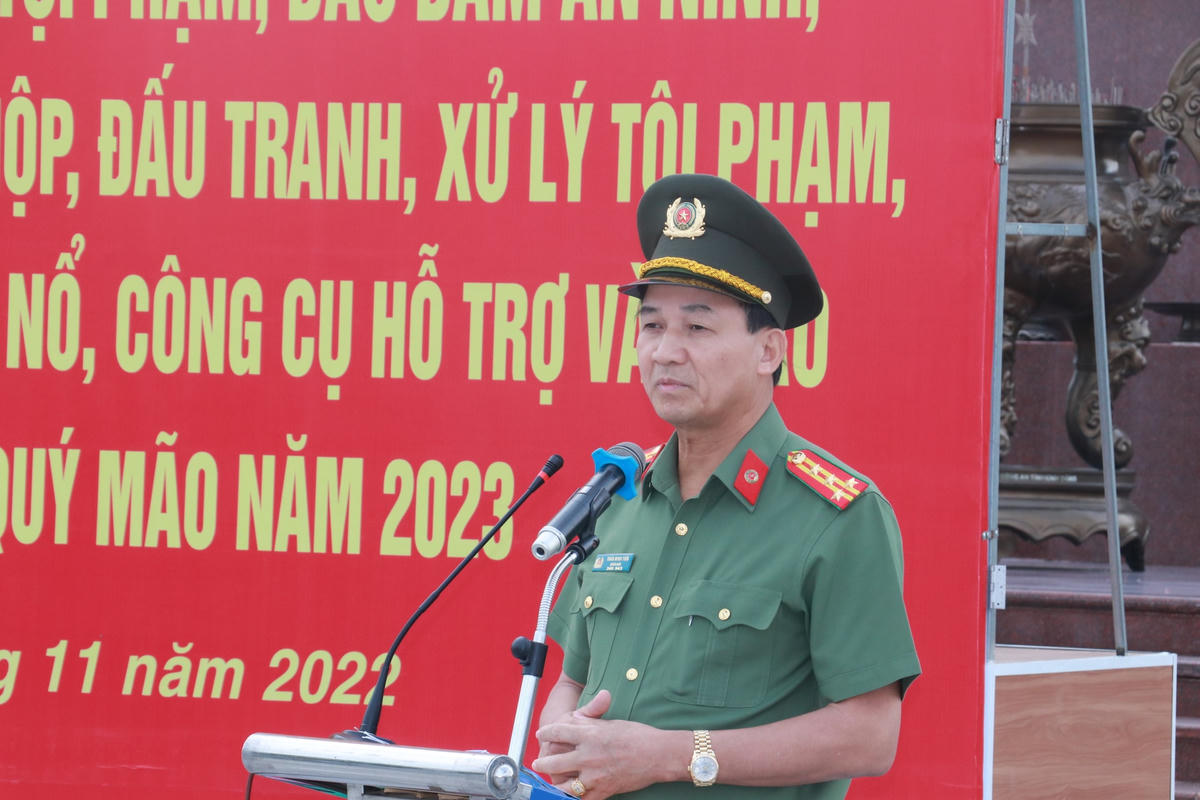 Đại tá Trần Minh Tiến, Giám đốc Công an tỉnh Nam Định phát lệnh cán bộ, chiến sĩ Công an tỉnh ra quân, mở đợt cao điểm tấn công, trấn áp tội phạm dịp Tết nguyên đán Quý Mão 2023.