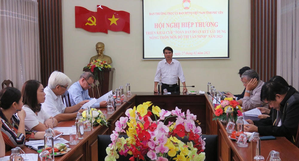 Ông Hồ Hồng Nam, Phó Chủ tịch thường trực Ủy ban MTTQ  Việt Nam tỉnh Phú Yên, phát biểu tại hội nghị.