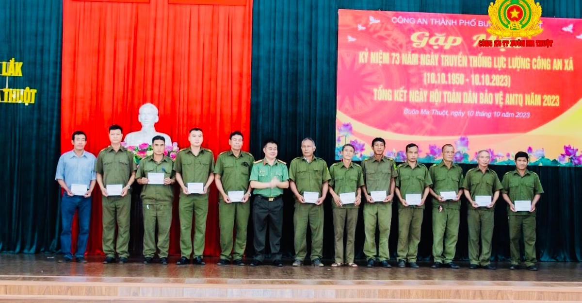 Đắk Lắk: Kỷ niệm 73 năm Ngày truyền thống lực lượng Công an xã