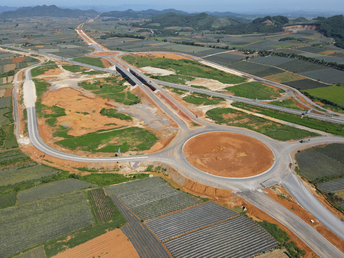 Dự án có tổng chiều dài 22,95km, kết nối từ cực phía Tây đến cực phía Đông của tỉnh Ninh Bình, từ vùng rừng núi huyện Nho Quan đến huyện ven biển Kim Sơn.