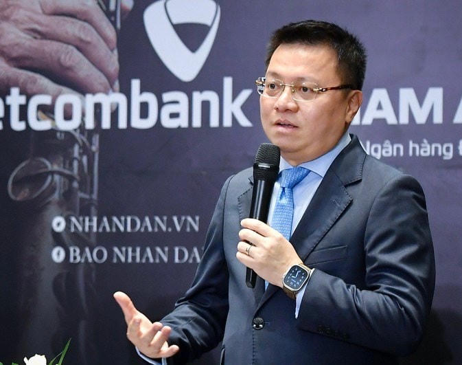 Nhà báo Lê Quốc Minh chia sẻ tại buổi họp báo. Ảnh: BTC cung cấp.