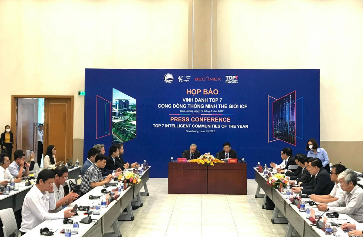 Quang cảnh buổi họp báo sự kiện vinh danh top 7 cộng đồng thông minh thế giới năm 2022.
