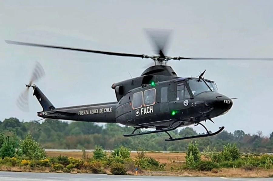 Chiếc trực thăng quân sự Bell-412 đang thực hiện nhiệm vụ của Lực lượng Không quân Chile. (Nguồn: MercoPress).