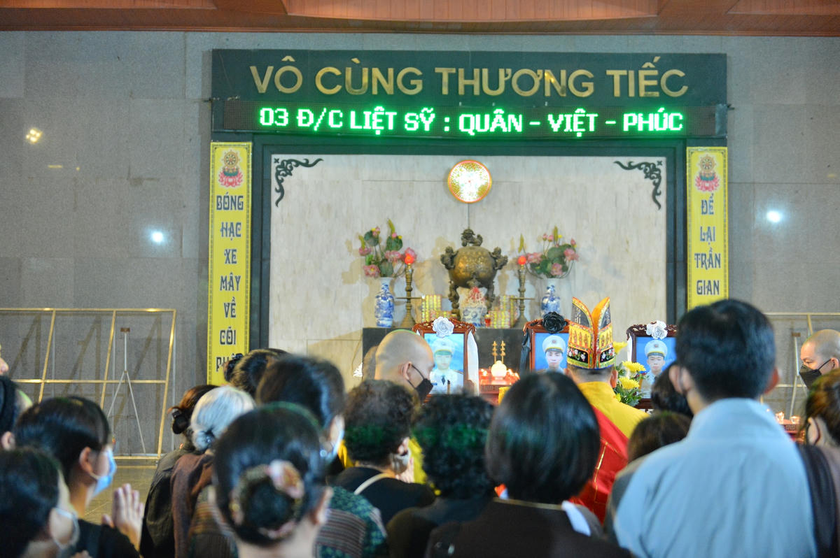 Hình ảnh xúc động đưa tiễn 3 chiến sĩ PCCC về nơi an nghỉ