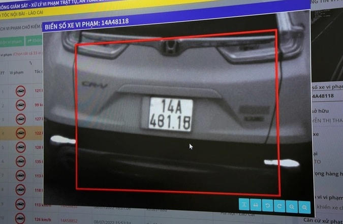 Tài xế N.V.N. đi xe Honda CRV BKS 14A-43115 đã sửa số 3 và số 5 thành số 8. (Ảnh: Cục CSGT).