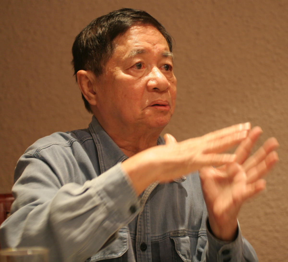 Giáo sư Hoàng Ngọc Hiến (1930-2011).  