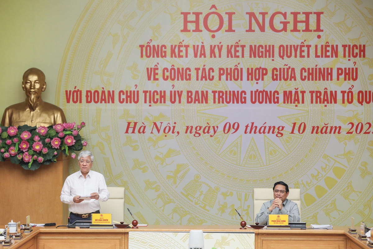 Chủ tịch Đỗ Văn Chiến trân trọng cảm ơn ý kiến kết luận sâu sắc, tâm huyết, sát với thực tiễn của Thủ tướng Chính phủ Phạm Minh Chính. Ảnh: Quang Vinh.