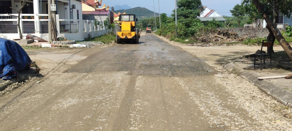 Hệ thống đường giao thông tại khu TĐC Kỳ Lợi ở phường Kỳ Trinh đang được Công ty CP Tập đoàn ThaiGroup tích cực sửa chữa.