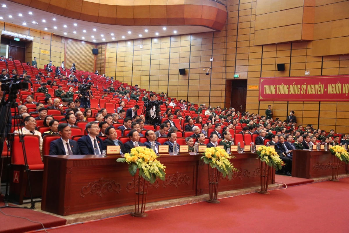 Đại biểu dự lễ kỷ niệm 100 năm Ngày sinh Trung tướng Đồng Sỹ Nguyên.