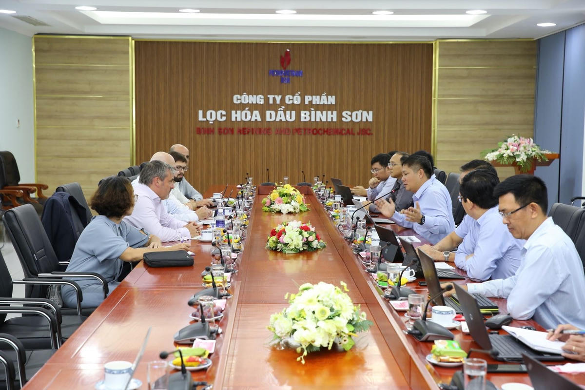 Toàn cảnh buổi làm việc.