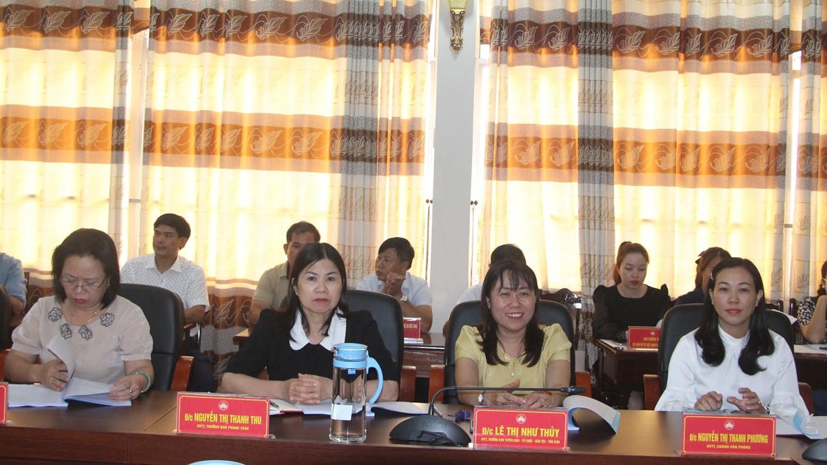 Các đại biểu tham dự buổi tọa đàm.
