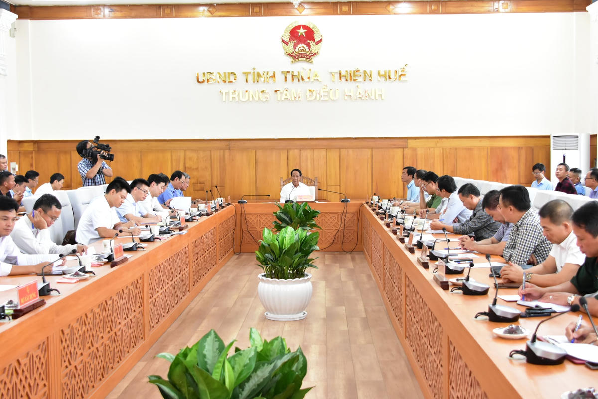 Phó Thủ tướng Lê Văn Thành làm việc với các Bộ, ngành liên quan và lãnh đạo 2 tỉnh Quảng Trị và Thừa Thiên - Huế. Ảnh: Ngọc Minh.