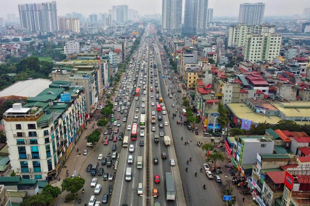 Kỳ nghỉ Tết Nguyên đán kéo dài 7 ngày, từ 29 tháng chạp Nhâm Dần tới hết mùng 5 tháng giêng Quý Mão (20-26/1/2023). Tuy nhiên, dù chưa đến kỳ nghỉ lễ nhưng nhiều người dân đã bắt đầu rời Hà Nội để về quê ăn Tết khiến đường phố lại rơi vào cảnh ùn ứ kéo dài.